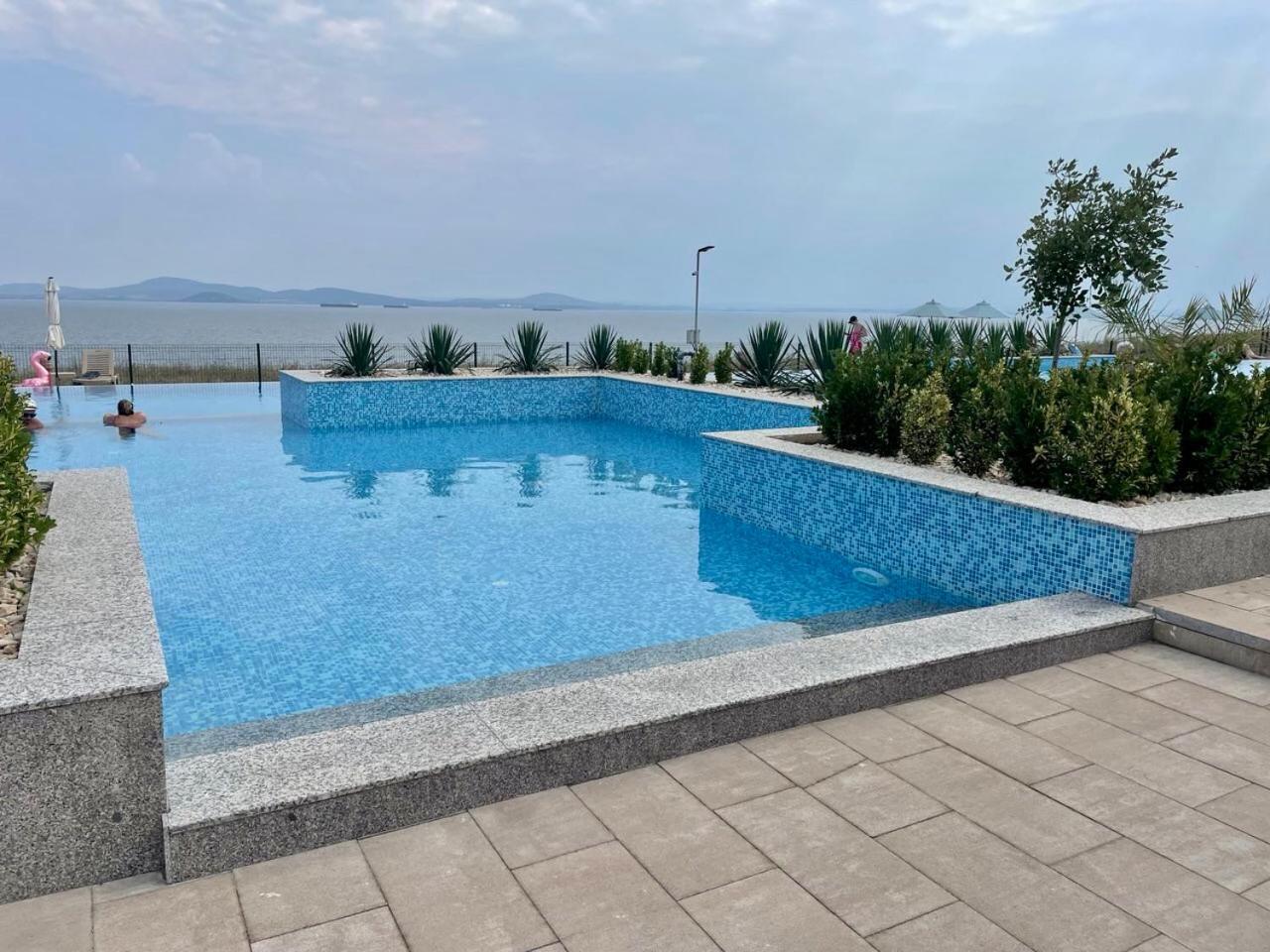 Majestic Villas Pomorie Park Sarafovo Exterior photo